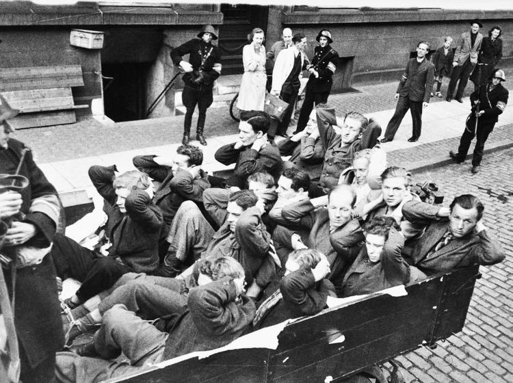 Bundtet. Mistænkt for at være stikkere, kollaboratører og tyskvenlige efter Anden Verdenskrig. 