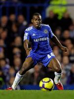 udlånsspiller. Chelseas Gael Kakuta er et eksempel på en spiller, der er fanget i en udlåns-spiral. Spilleren har været på udlån til seks forskellige klubber i fem lande, men er fortsat ejet af Chelsea. Her ses franskmanden i sin debut for Chelsea i 2009 mod  Wolverhampton Wanderers. 