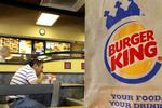 farezone. Burger King er ved at overtage den canadiske kaffe- og doughnutkæde Tim Hortons, men nu strides eksperter om, hvorvidt handlen bliver påvirket af de nye regler. 