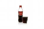 Synder. 24 sukkerknalder er der i en halv liter cola. Det svarer til 53 gram sukker og er omtrent det, som Fødevarestyrelsen anbefaler, at en voksen kvinde maks må indtage om dagen. En mand må dog få op til 70 gram. 