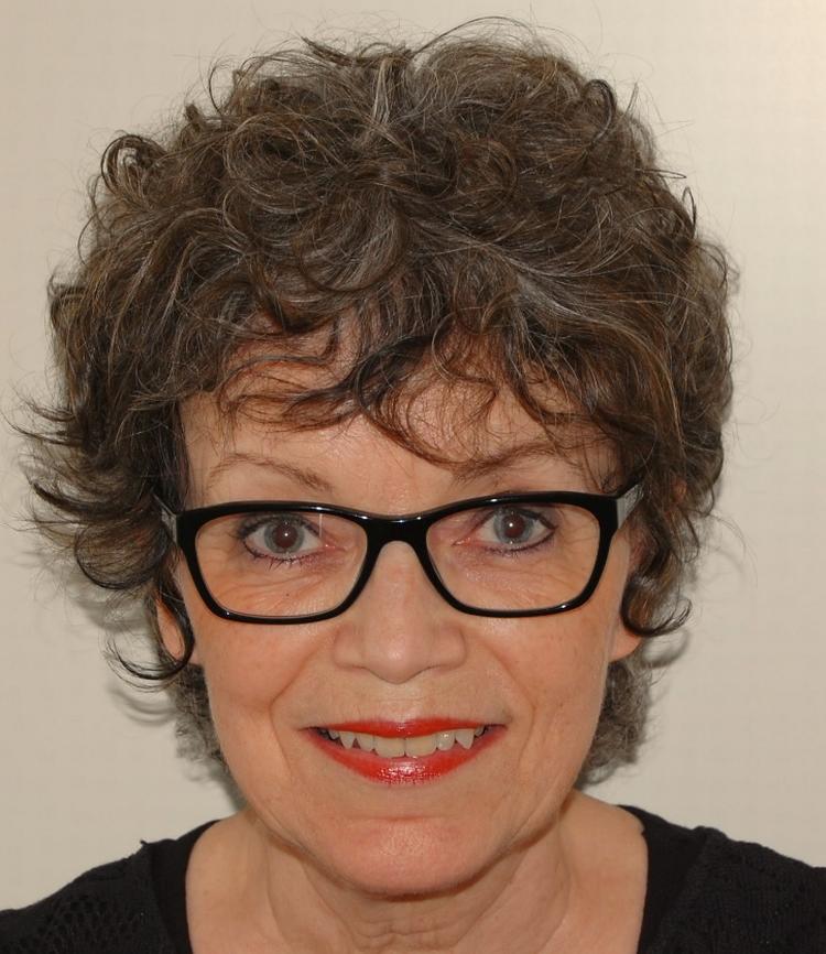 Autofiktion. Gerda Hyldrup skriver om Gud og mor i #Med mig selv i centrum. (Selfie/selvportræt). 