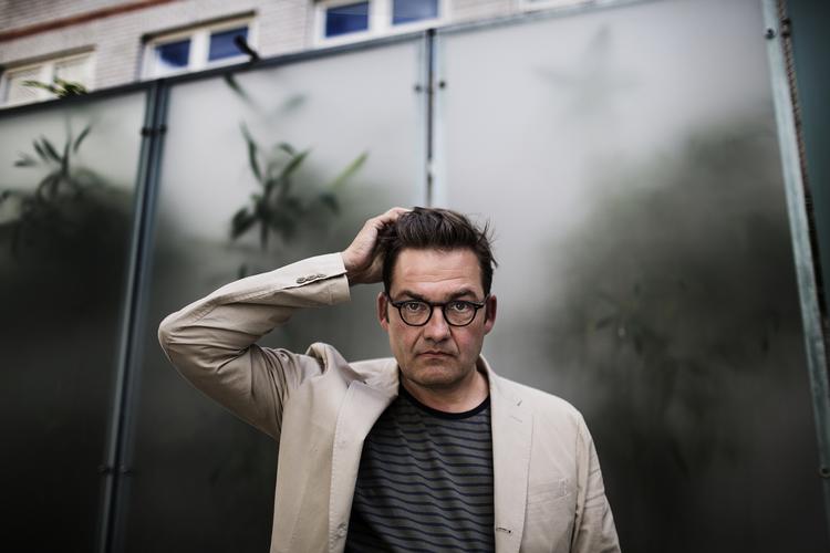 Bøger. Christian Mørks nye roman kritiseres for at være dårligt korrekturlæst. Uberettiget kritik, siger forlagschef. 