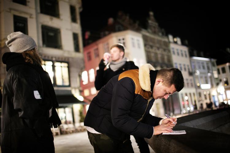 UNDERSKRIFTER. Alternativet er et af de partier, der netop nu kæmper for at få samlet nok underskrifter ind til at stille på til Folketinget 