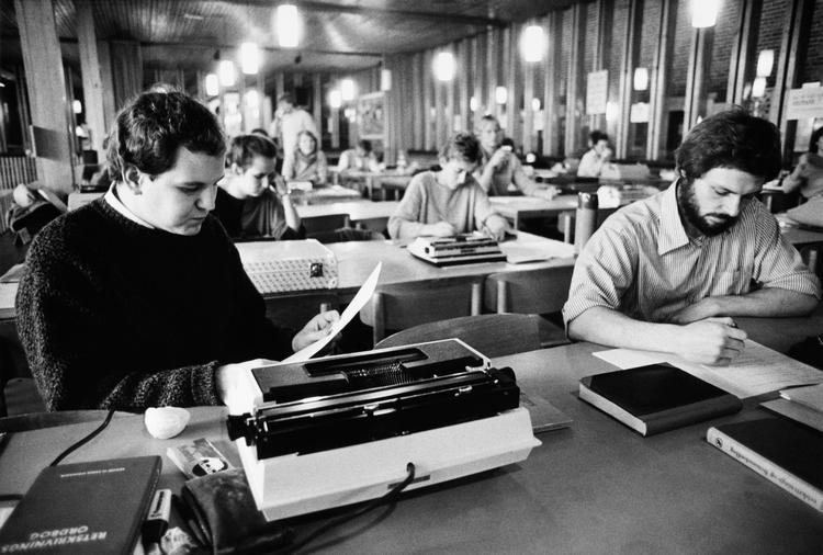 OPTAGELSESPRØVE. Nu bliver det for alvor svært at klare sig igennem optagelsen på Danmarks Journalisthøjskole. De er den institution, der skal spare mest procentvis. Og de kan ikke forstå hvorfor. 