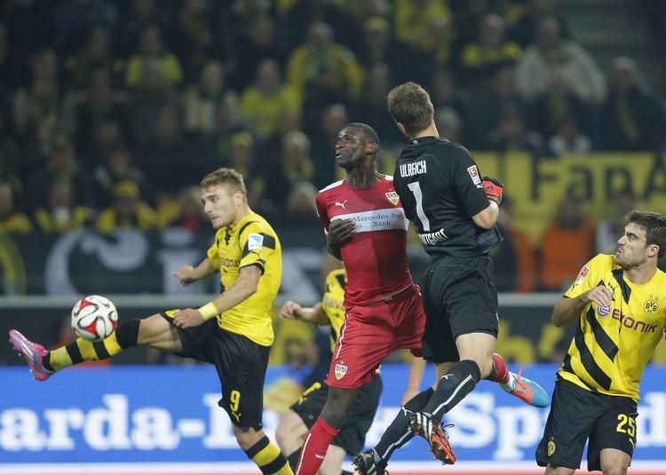 2-2. Med to sene scoringer, den ene af Ciro Immobile, fik Borussia Dortmund reddet et point mod Stuttgart. 