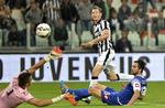 3-0. Det tredje mål scorede Stephan Lichtsteiner, da Juventus vandt 3-0 over Cesena. 