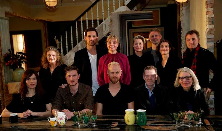 streaming. Tv-programmer ses i højere grad kun når vi har tid og lyst, og ikke når de bliver sendt. 