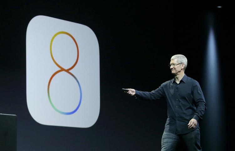 styresystem. Apples topchef Tim Cook præsenterer stolt det nye styresystem til Apples mobile enheder, IOS8 den 2. juni. Det var før, fejlene begyndte at dukke op. 