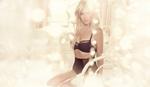 BLØD BRITNEY. Britney Spears agerer selv model for sin nye, intime kollektion af undertøj, som præsenteres i aften ved en folkefest i Forum. 