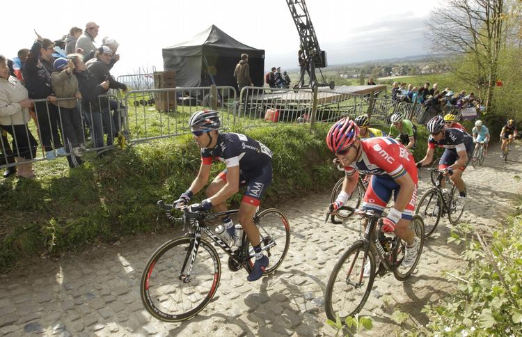 Stjerne. Thor Hushovd var i verdenseliten, når det gjaldt kampen mod brostene, selv om karrieren gik ned ad bakke de senere år. Her ses han i årets Flandren Rundt i den norske mesterskabstrøje. 