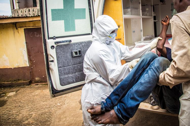 Nødhjælp. Danske operationer, som skal bekæmpe virussen ebola, samarbejder med svenske, tyske og britiske indsatser i Vestafrika. 