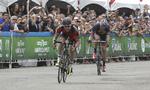 Jubelstund. Der er blevet for langt mellem snapsene, erkender Cadel Evans, som dog kom først over stregen på sjette etape af Tour of Utah. 