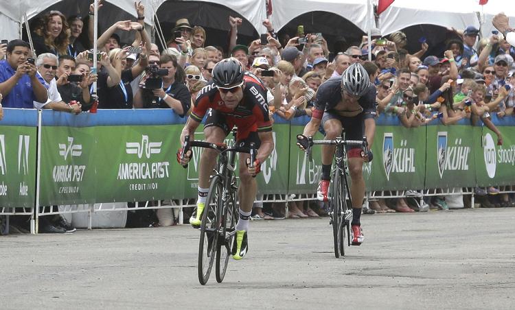 Jubelstund. Der er blevet for langt mellem snapsene, erkender Cadel Evans, som dog kom først over stregen på sjette etape af Tour of Utah. 