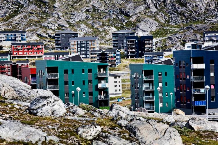 Dyrt. Det grønlandske boligmarked er spækket med dyre subsidier, der ofte gavner middel- og overklassen mere end de fattigste, skriver Økonomisk Råd i Grønland. 