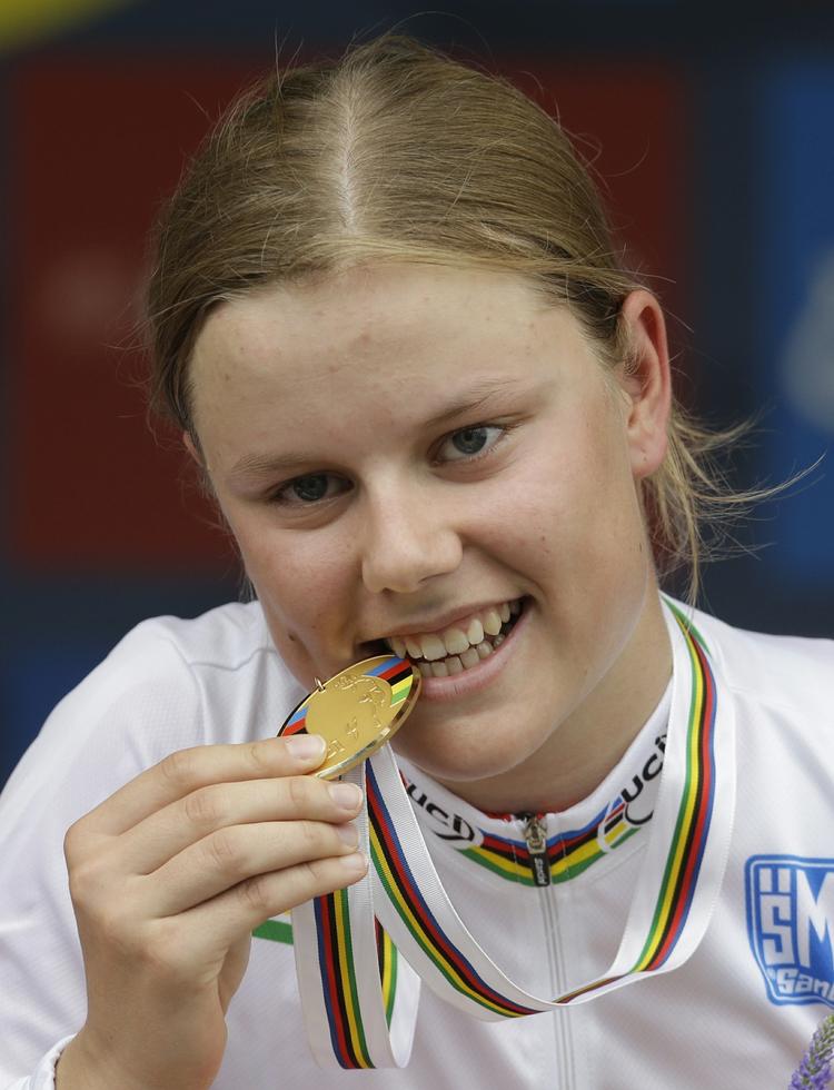 Alsidig. Amalie Dideriksen er god – både på landevej og bane. Her bider hun i guldet i  Firenze i 2013. 