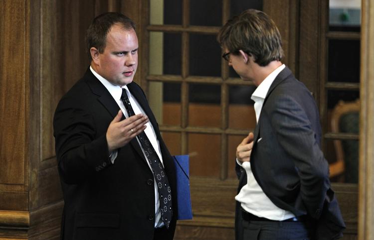 STRAMMER. Regeringen bør stramme asykpolitikken med det samme, mener Dansk Folekpartis Martin Henriksen. 
