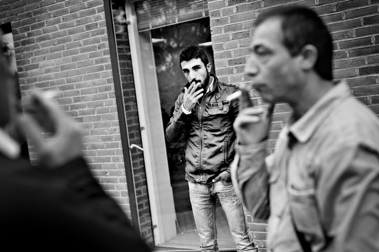 Lettet. Muhamed på 24 år har ventet tre dage på at blive registreret i Danmark, og han har været tre måneder undervejs. Han har familie her, og på spørgsmålet om, hvordan det har været at komme til Danmark, svarer han blot: »Perfekt«. 