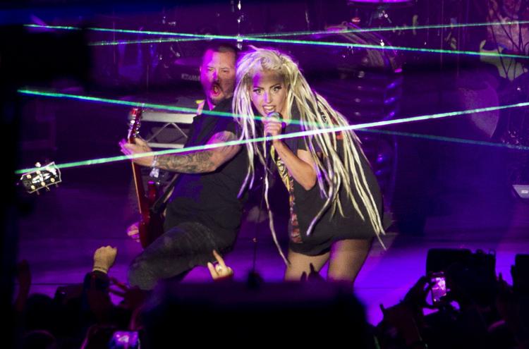 Stjerne. Lady Gaga havde nedlagt forbud mod at fotografere under koncerten i Herning, men hun ses her ved en tidligere koncert i Austin, Texas, i år. 