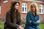 Film. Danica Curcic og Paprika Steen spiller de to søstre Sanne og Heidi i 'Stille hjerte'. 