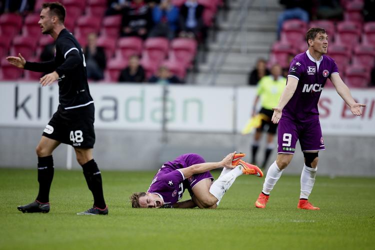 tophold. FC Midtjylland har fået de skadede Petter Andersson (liggende) og Morten 'Duncan' Rasmussen (th) tilbage på holdet. 