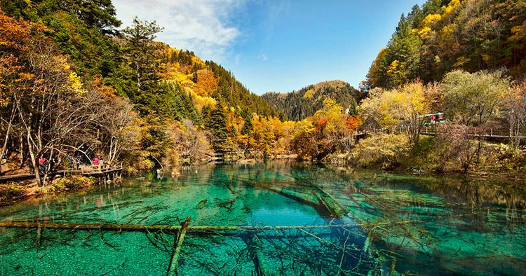 SPEKTAKULÆRT. Den kinesiske nationalpark Jiuzhai Valley blev i 1992 optaget på Unescos verdensarvsliste. 