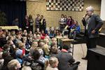 Skolegang. Det går ud over børnene, når der bliver sparet på både lærere og skoleledere, mener Danmarks Lærerforening. 