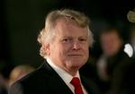 Vittig. Michael Dobbs lykkes med at servere en række rappe oneliners og vitser. Ellers er der ikke meget godt at fremhæve i hans andet bind af 'House of Cards'. 