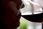 Alkohol. Sundhedsstyrelsen giver råd til, hvordan du kan hjælpe en kollega ud af alkoholproblemer 
