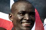 Sejr. 30-årige Dennis Kimetto vandt i går Berlin Maraton og satte ny verdensrekord med tiden 2:02:57. 