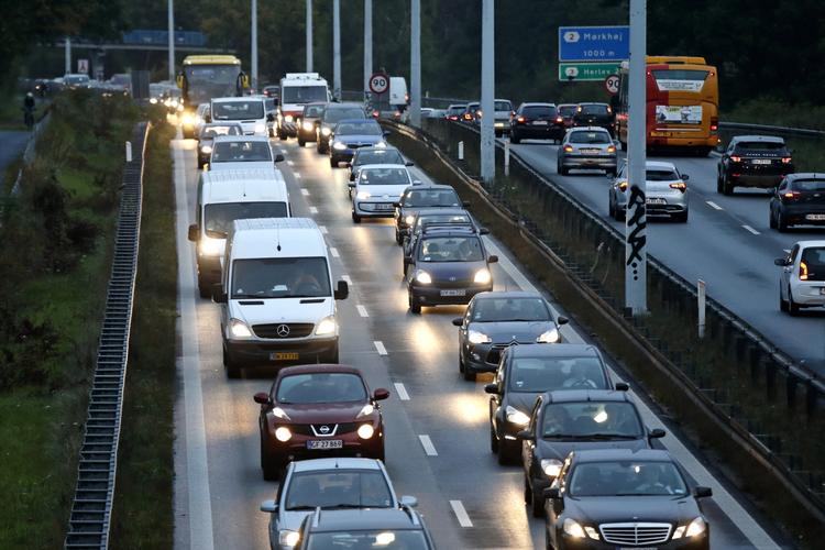 Trafikprop. Bilkøer på op mod halvanden kilometer præger motorvejene nord for København fra morgenstunden. 