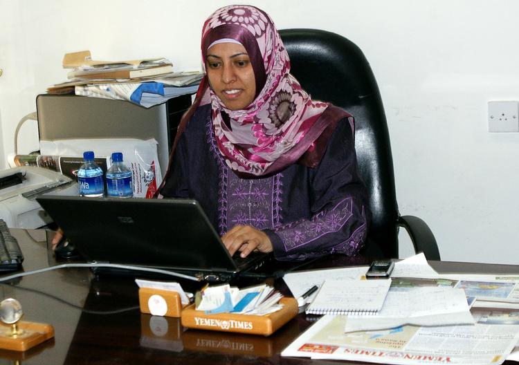 Yemen. Efter at Yemen Times overlevede det arabiske forår, har avisens ledelse lært at skaffe sig indtægter fra flere forskellige aktiviteter og skabe alternative platforme, skriver chefredaktør Nadia al-Sakkaf. 