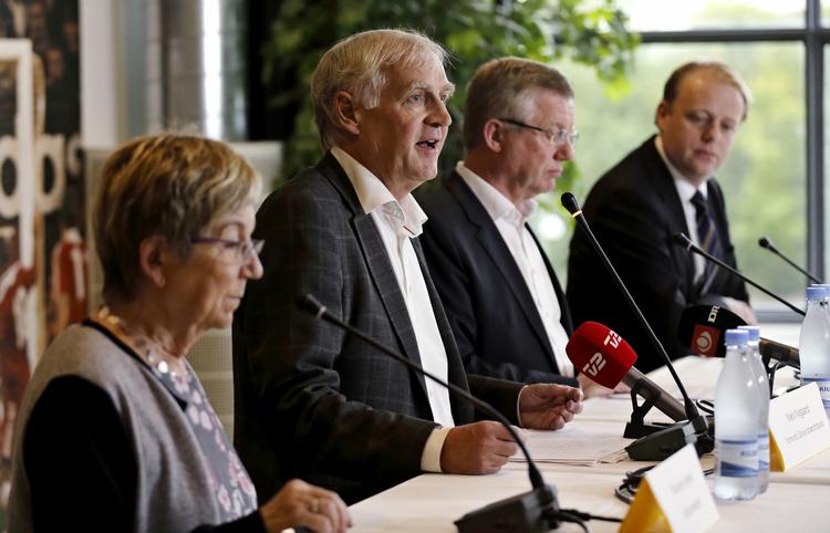 matchfixing. Der blæses til kamp mod faren for aftalt spil i dansk idræt. Panelet ved dagens pressemøde var fra venstre Marianne Jelved, kulturminister, Niels Nygaard, formand for Danmarks Idrætsforening, H.C. Madsen, administrerende direktør i Danske Spil og Morten Niels Jakobsen, Statsadvokat for særlig økonomisk og international kriminalitet. 
