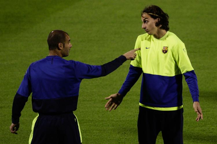 Kulde. Pep Guardiola og Zlatan Ibrahimovic i dialog på træningsbanen sidste år. I løbet af de seneste to måneder har de kun talt med hinanden to gange. 