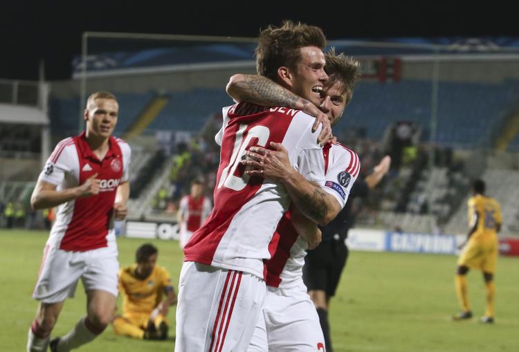 Måååååål. Ajax's Lucas Andersen jubler over sin målscoring sammen med holdkammeraten Lasse Schone. 