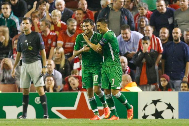 lykkestund. Dani Abalo (tv.) udlignede i overtiden for Ludogorets på Anfield, men glæden holdt ikke, da Steven Gerrard nåede at score til 2-1. Nu gælder det giganten Real Madrid. Foto: Jon Super/AP 
