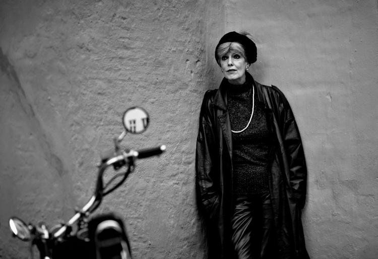 Suzanne Brøgger bliver et forbillede for generationer, som både kan gyse og glædes over den smukke kvindes lyst og mod. 