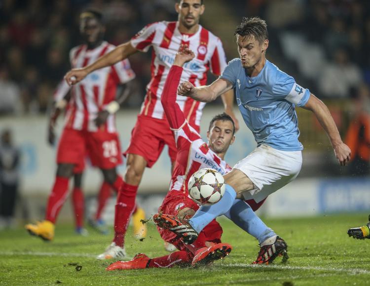 MÅLSCORER. Begge Malmö FF's mål mod Olympiakos blev scoret af Markus Rosenberg (th.). 