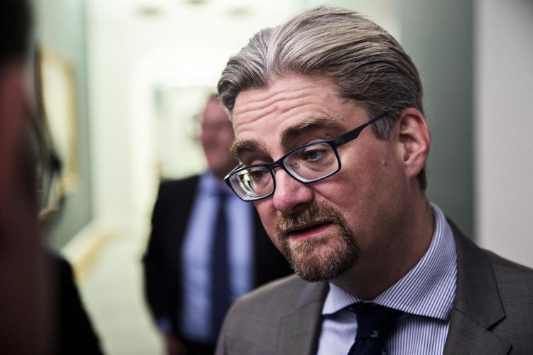 Krigshumør Søren Pind (V) langer kraftigt ud efter regeringen. 