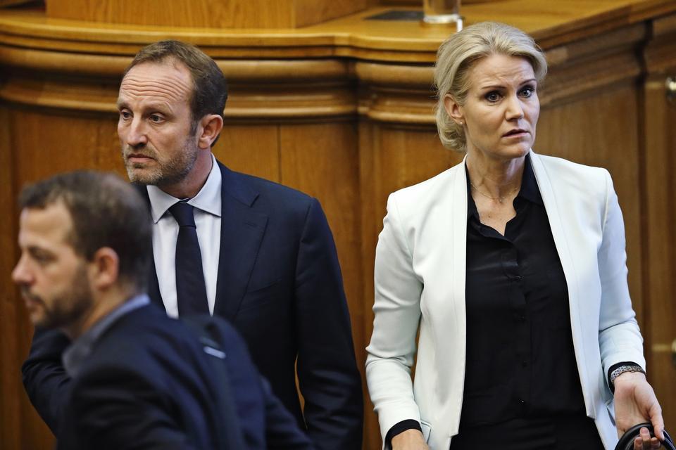 Udenrigsminister Martin Lidegaard og statsminister Helle Thorning-Schmidt efter afstemningen. 
