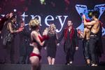 APPLAUS. Britney Spears præsenterede sin første undertøjskollektion ved en folkefest i Forum. 