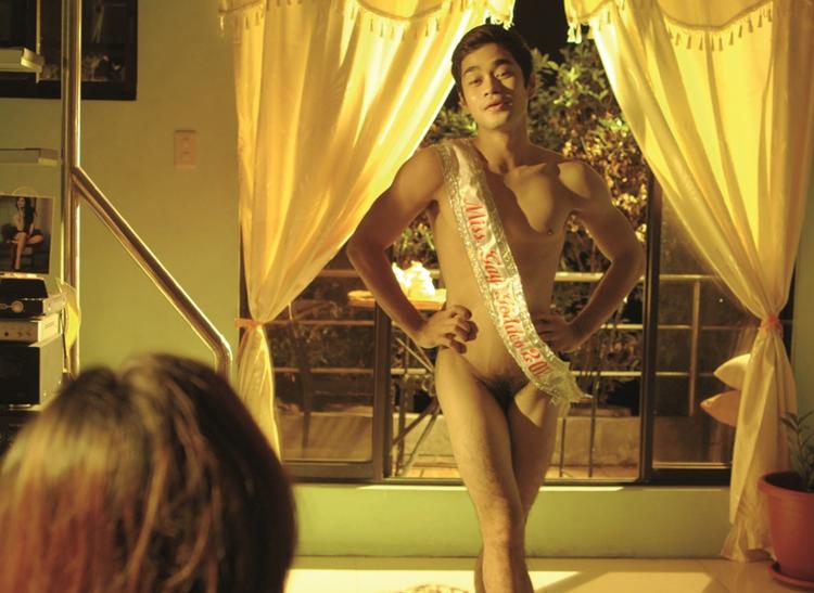 LGBT. I filmen 'Quick Change' rejses der rundt på Filippinerne med DIY-skønhedsbehandling. 