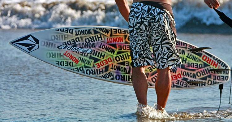 Surferspot. Der er mange surfskoler omkring Kuta i det sydlige Bali. 