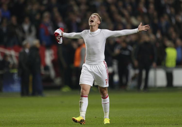 Comeback. Viktor Fischer er formentlig klar til at sætte ajgten på nye scoringer ind efetr jul. Han har lavet 19 mål i 67 kampe for Ajax. 