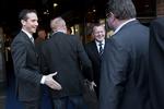 Velkommen. Humøret var højt i Venstres top fra morgenstunden, hvor næstformand Kristian Jensen og formand Lars Løkke Rasmussen tog imod mødedeltagerne. 