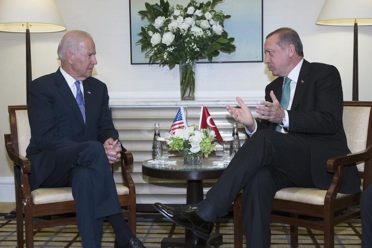 MØDE. Så gode venner var de - før Joe Biden (tv) ifølge Tayyip Erdogan fejlciterede ham fra en samtale. Her ses de under sidste uges møde i New York. 