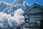 UDBRUD. Asken skyder pludselig i vejret fra Ontake-vulkanen på det sidste foto, der lå i Izumi Noguchis lommekamera. Foto: AP/Izumi Noguchi 