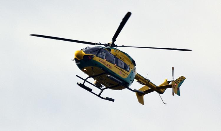 Akut. Lægehelikopteren kan i Odense ikke lande direkte på hospitalet, som det eksempelvis er muligt på taget af Rigshospitalet. 