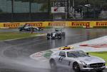 SAFETYCAR. Tidligt under løbet var safetycaren ude på den regnvåde bane i Suzuka. 