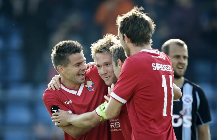 1-1. Et sjældent hovedstødsmål af Anders Due (i midten) sikrede FC Vestsjælland uafgjort mod Sønderjyske. 