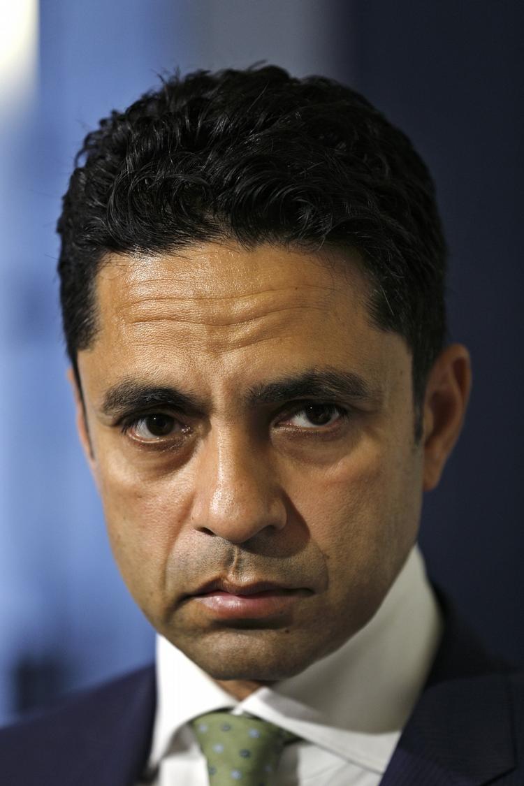 madsag. Socialminister Manu Sareen anklager kommunerne for at spare for meget på madleveringen til ældre. 